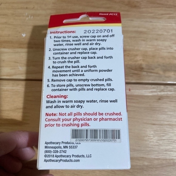 Pill crusher & container. Great for anyone who takes medication - Picture 4 of 4